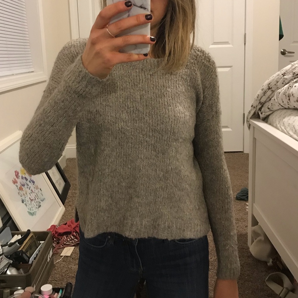 Cute cropped Aerie sweater!